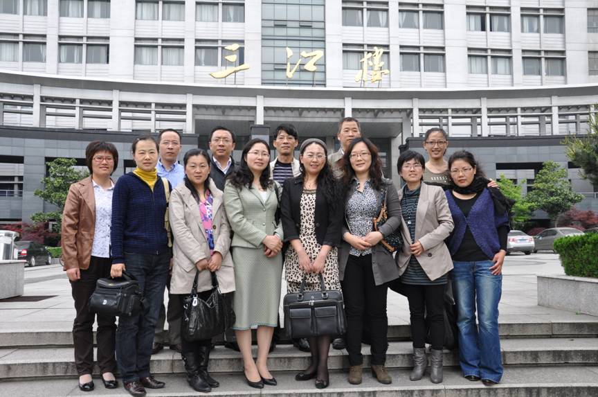 我校思政部教师与江苏大学马克思主义学院教师合影