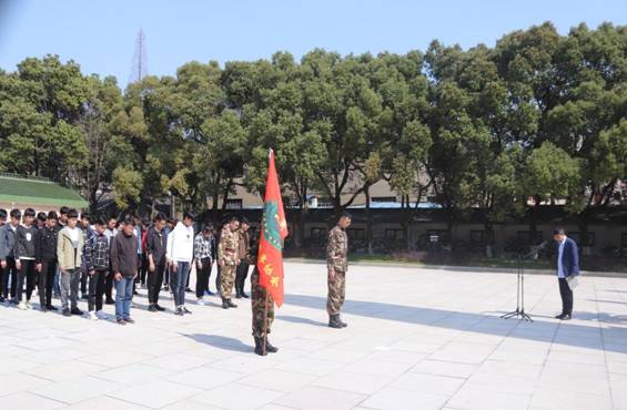 控制学院师生向烈士默哀