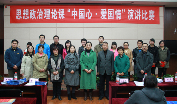 评委和参赛选手合影