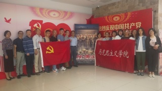 马克思主义学院组织观影《长津湖...