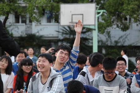 “心坚而奋进,灵美而迸发”心理露天电影活动